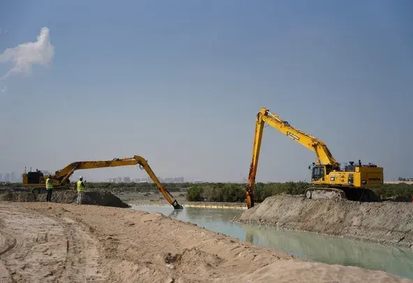 Large Excavators, 125 ton, Long Boom 28 meters