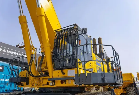 Large Excavators, 125 ton, Long Boom 28 meters