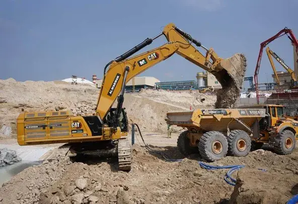 Large Excavators, 95 ton, Standard Boom